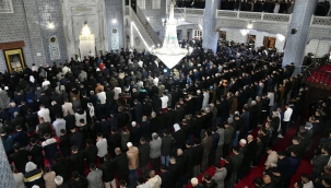 Urfa'da Bayram Coşkusu: Camilerde Yoğunluk Yaşandı