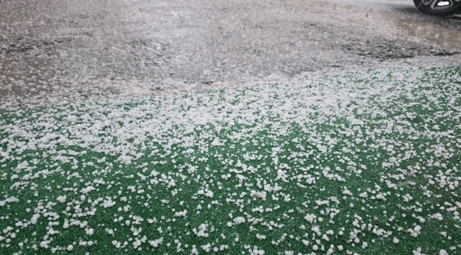 Viranşehir, Birecik ve Suruç'ta Dolu Yağışı Yaşamı Zorlaştırdı