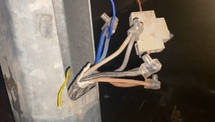 Viranşehir'de Aydınlatma Direklerinden Evlere Kaçak Hat 