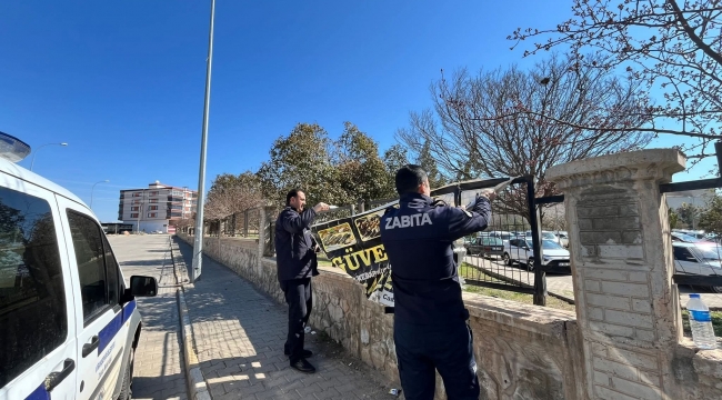 Viranşehir'de Estetiğini Bozan İzinsiz Afişler Kaldırıldı