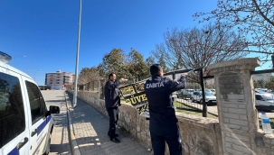 Viranşehir'de Estetiğini Bozan İzinsiz Afişler Kaldırıldı