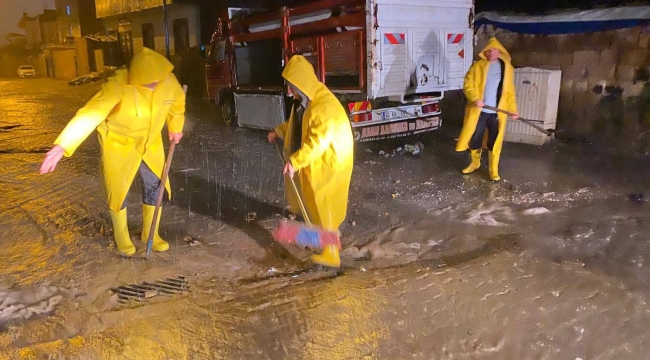 Viranşehir'de Sel Alarmı: Viranşehir Belediyesi Sabaha Kadar Aralıksız Mücadele Etti