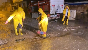 Viranşehir'de Sel Alarmı: Viranşehir Belediyesi Sabaha Kadar Aralıksız Mücadele Etti