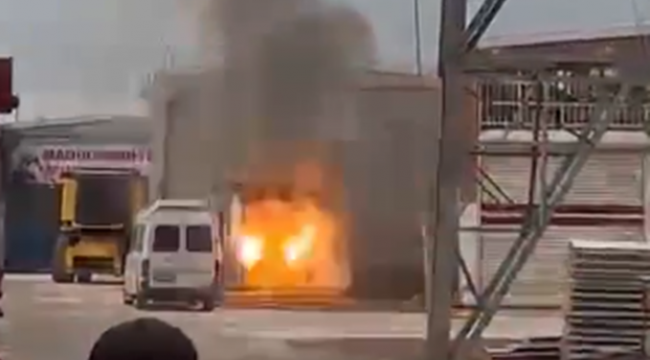 Viranşehir'de Trafo Patladı! Sanayi Sitesi Karanlığa Gömüldü