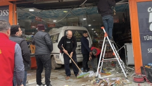 Harran'da Faciadan Dönüldü! Otomobil Marketi Parçaladı