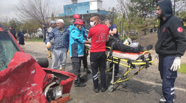 Şanlıurfa'da 2 otomobil çarpıştı, 3 yaralı