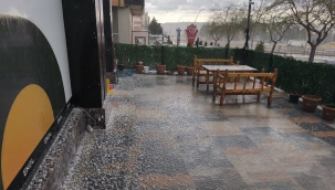 Şanlıurfa'da Hava Bir Anda Değişti: Dolu Hayatı Felç Etti