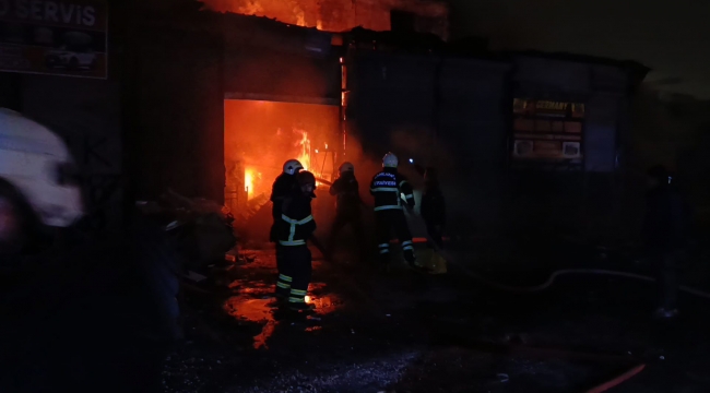 Şanlıurfa'da İş Yerinde Yangın: Ekipler Anında Müdahale Etti