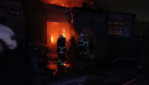 Şanlıurfa'da İş Yerinde Yangın: Ekipler Anında Müdahale Etti