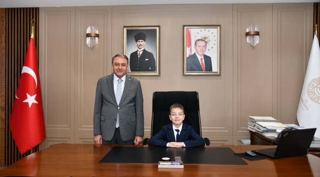 Şanlıurfa'da Koltuk Çocuklara Emanet: Minik Mehmet Vali Oldu!