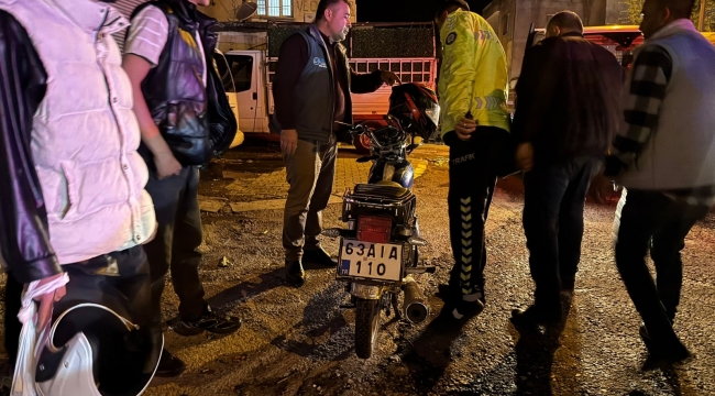 Şanlıurfa'da Korkunç Çarpışma: Motosiklet Sürücüsü ve Eşi Hastanelik