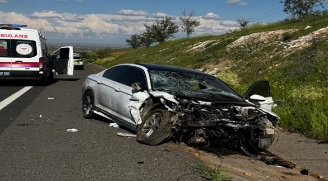 Şanlıurfa'da Üç Aracı Karıştığı Zincirleme Kaza, 3 Ölü, 5 Yaralı  