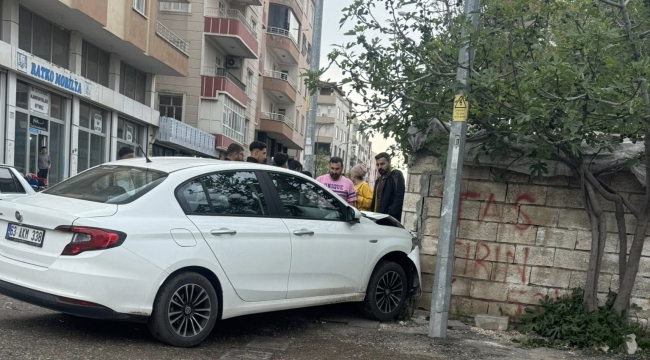 Viranşehir'de Korkunç Kaza: Araç Ev Duvarına Çarptı