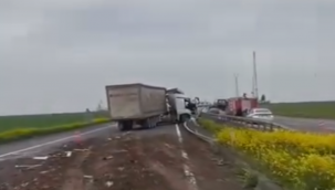 Viranşehir Yolunda Feci Kaza: Tır Sürücüsü Kupada Sıkıştı