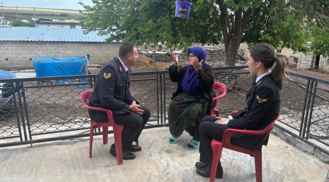 Jandarmadan Bayram Şehitliklere Anlamlı Ziyaretler 