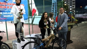 Şanlıurfa'da Ödüllü Tenis Turnuvası Finalle Sona Erdi