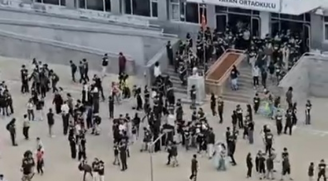 Şanlıurfa'da Öğrenciler Kendini Dışarı Attı