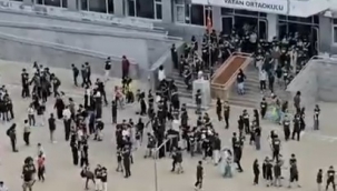 Şanlıurfa'da Öğrenciler Kendini Dışarı Attı