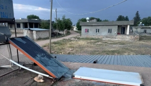 Şanlıurfa'da Şiddetli Rüzgar Çatılara Zarar Verdi
