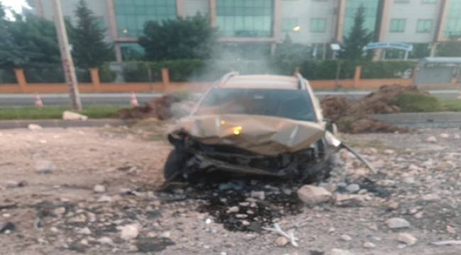 Şanlıurfa'da Trafik Kazası: Hurdaya Dönen Araçtan Ağır Yaralı Kurtarıldı
