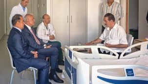 Bakan Ersoy'dan Tatlıses'e Anlamlı Ziyaret