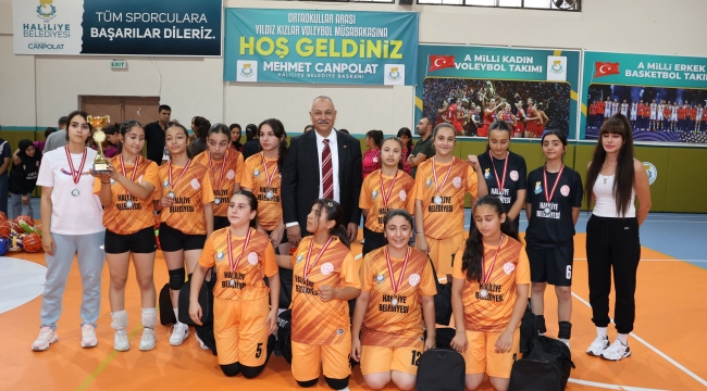Genç Sporcular Haliliye'de Voleybol Coşkusu Yaşadı