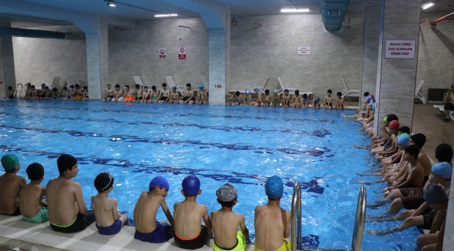 Haliliye Belediyesi Yaz Spor Okullarında Yüzme Kurslarıyla Yaz Dolu Dolu Geçiyor