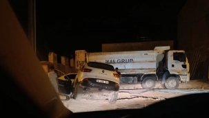 Hilvan'da Şaşırtan Kaza! Çukura Düşen Araçta Maddi Hasar