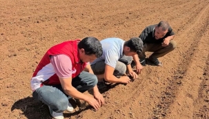 İsa İzgi Tarlada Çiftçiyle Buluştu: 'Boş Arazi Kalmayacak'