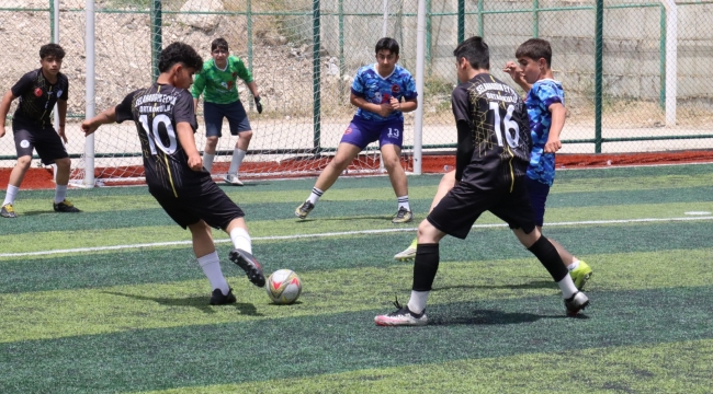 Okullar Arası Futbol Turnuvası Devam Ediyor