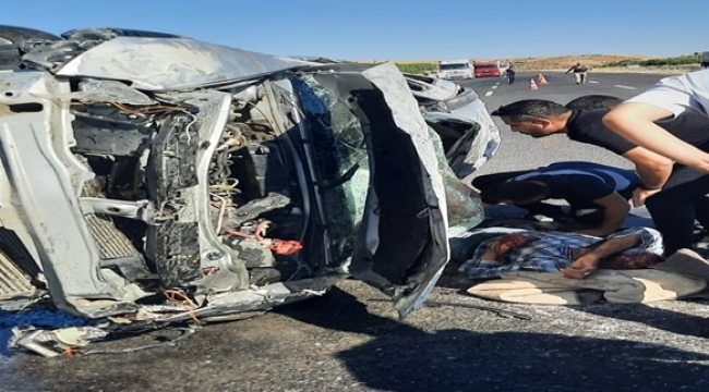 Şanlıurfa'da Feci Kaza: Teker Patladı: 2 Ölü, 2 Ağır Yaralı