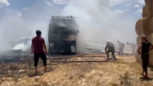Şanlıurfa'da Feci Olay! Saman Yüklü Tır Kül Oldu