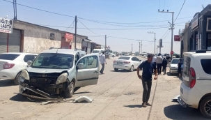 Şanlıurfa'da İki Araç Birbirine Girdi!
