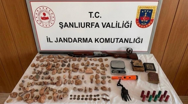Şanlıurfa'da Kaçak Eser Operasyonu: 140 Parça Ele Geçirildi