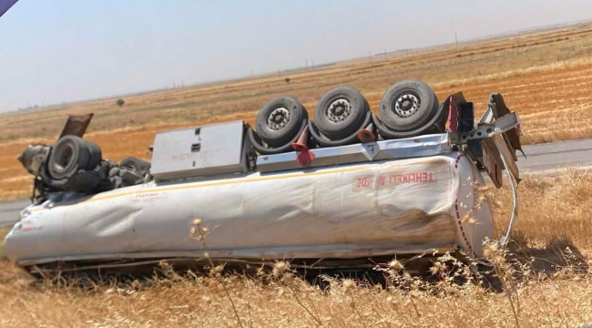 Şanlıurfa'da Tehlikeli Kaza! Akaryakıt Tankeri Devrildi