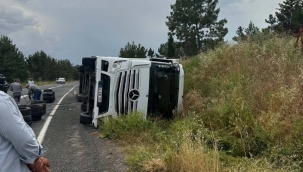 Şanlıurfa'da Tır Yoldan Çıktı: Sürücü Yaralandı
