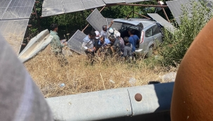 Gurbetçilerin otomobili şarampole devrildi: 2 yaralı