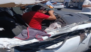 Kamyona Arkadan Çarpan Otomobildeki 2 Kişi Yaralandı