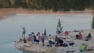 Karababa Köprüsü Altında Mahsur Kalan 30 Kişi Kurtarıldı