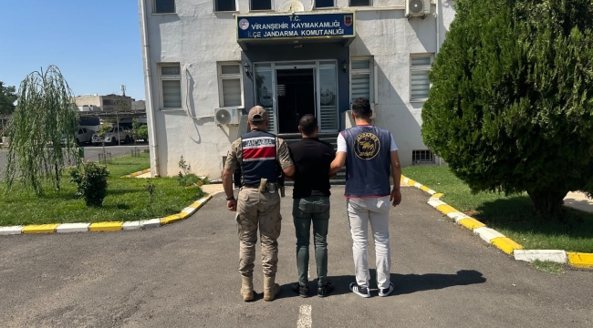 Şanlıurfa'da Aranan İki Firari Hükümlü Jandarmadan Kaçamadı