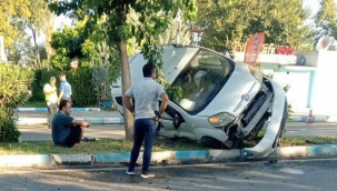 Şanlıurfa'da Kaza! Otomobil Yan Yattı