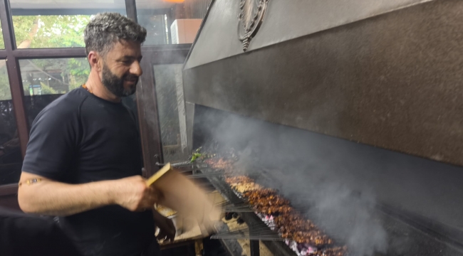 Şanlıurfa'nın Vazgeçilmezi! Kavurucu Sıcakta Bile Ciğer Kuyruğu