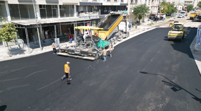 Adnan Menderes Caddesi Sıcak Asfaltla Yenileniyor