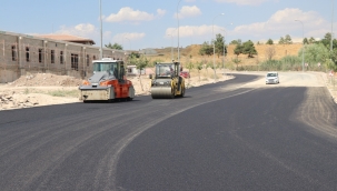 Ahmet Yesevi'nde Ulaşımı Rahatlatacak Asfalt Çalışması