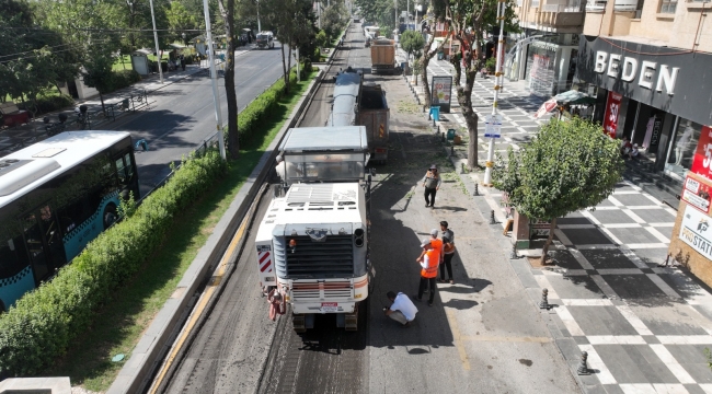 Atatürk Bulvarı Sıcak Asfaltla Yenileniyor