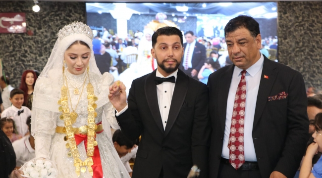 Başkan Aslan. Karataş Ve Sultan Ailesine Kirve Oldu