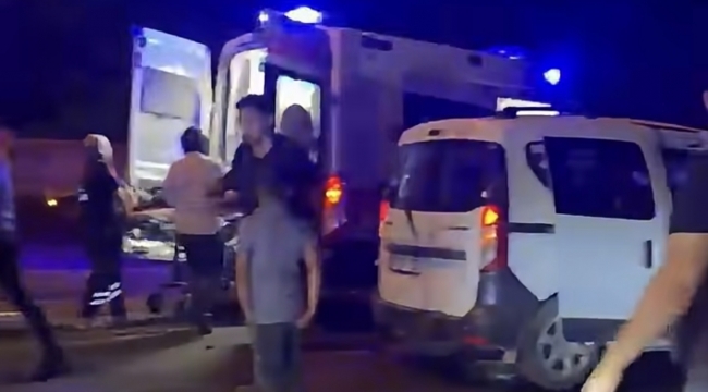 Eyyübiye'de hafif ticari araç motosiklete çarptı: 1 ağır yaralı