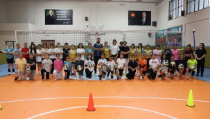 Haliliye'de Gençler Voleybol Kursunda Geleceğe Hazırlanıyor