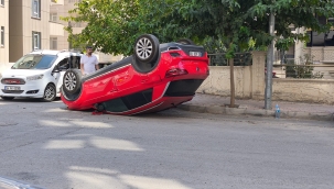 Karaköprü'de Feci Kaza: Otomobil Takla Attı, 3 Yaralı