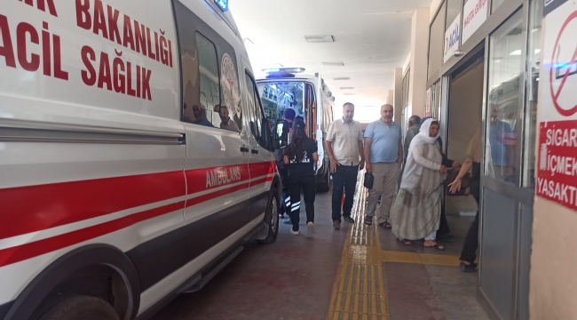 Karaköprü'de Korku Dolu Anlar! Yolcu Otobüsü TIR'a Çarptı